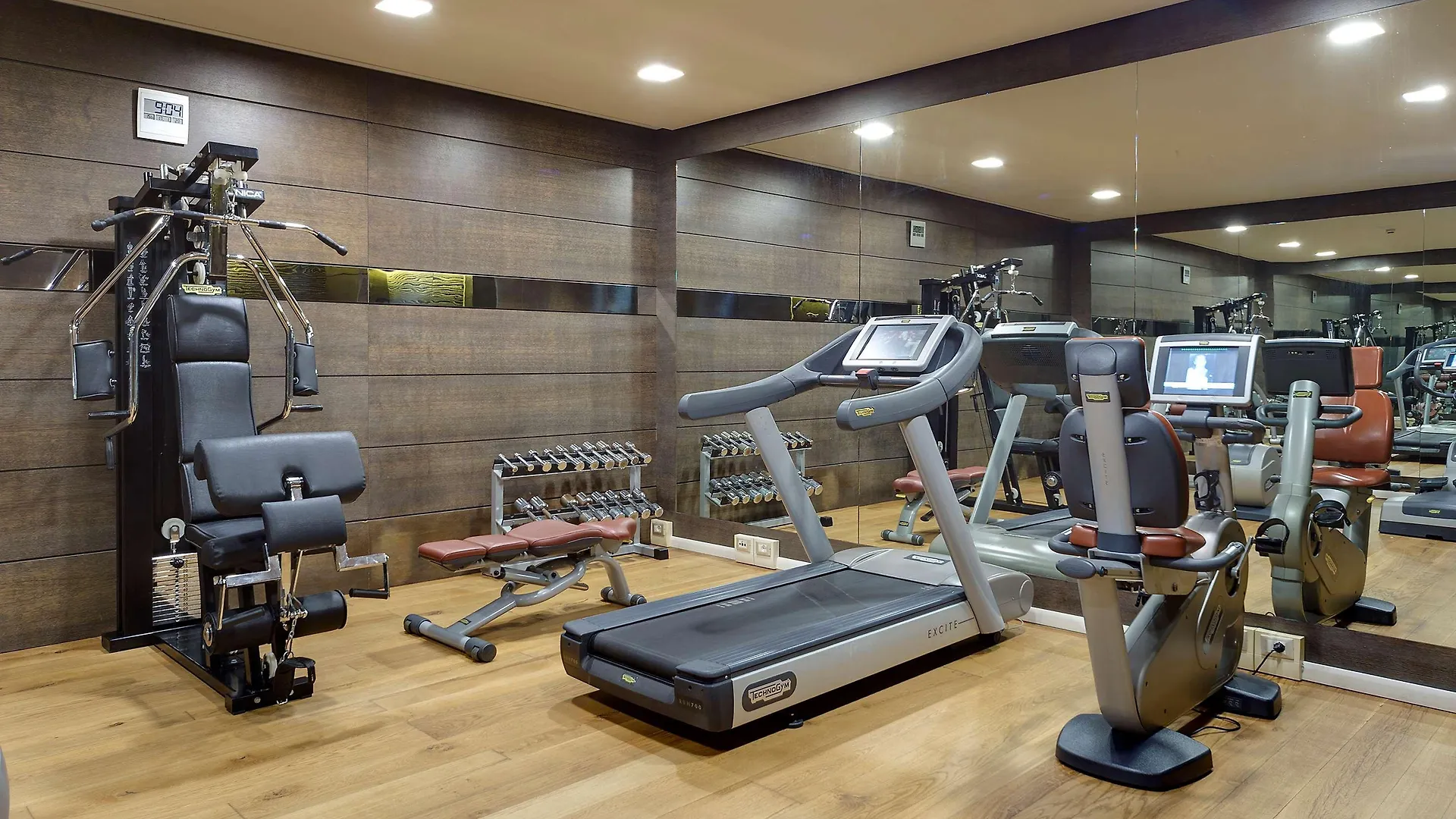 Meliá Genova Hotell 5*, Genua